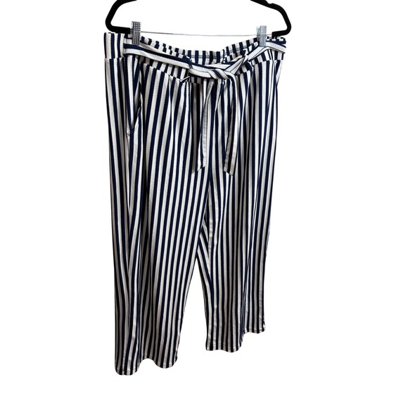 AnyBody Womens Size 1X Navy White Stripe Paperbag Waist Wide Leg Cropped Pants - Picture 2 of 10